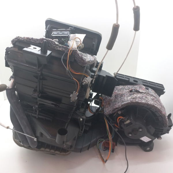 Caixa Do Ar Condicionado Fiat Punto 1.6 2015