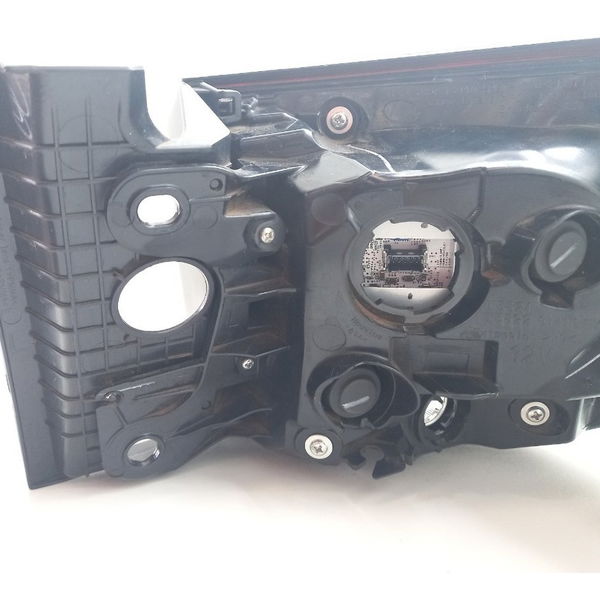 Lanterna Traseira Esquerda Toyota Hilux Sw4 2021
