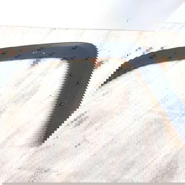Moldura Do Paralama Dianteiro Direito Chevrolet Tracker 2021