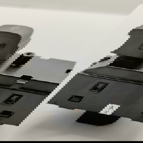Botão Vidro Dianteiro Direito Chevrolet Onix Turbo 2023