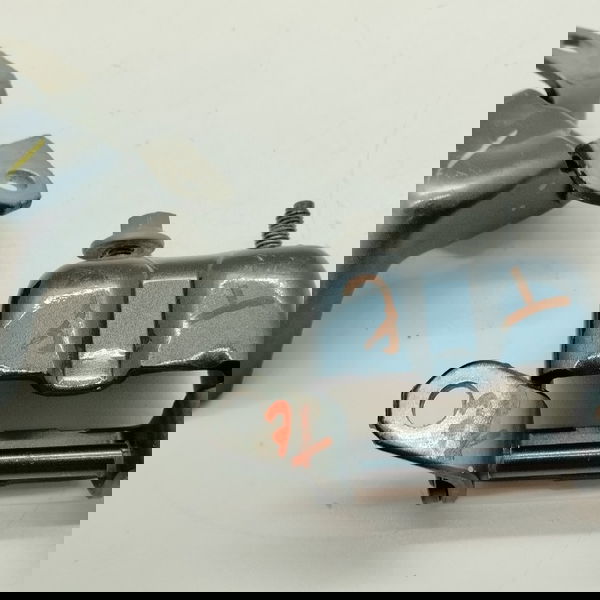 Dobradiça Porta Traseira Esquerda Nissan Sentra 2015