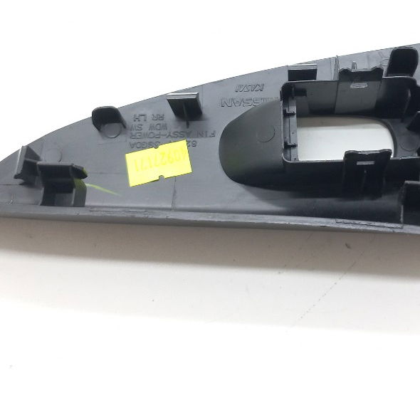 Moldura Botão Vidro Traseiro Esquerdo Nissan Sentra 2.0 2015