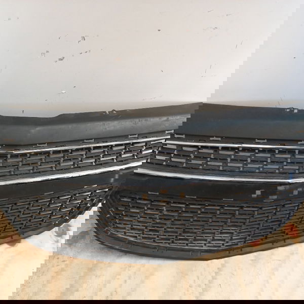 Grade Dianteira Parachoque Detalhe Chevrolet Agile Ltz 2012
