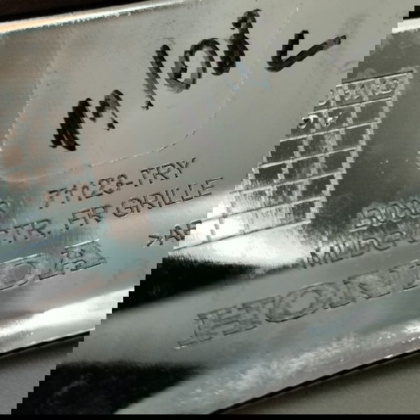 Moldura Do Emblema Parachoque Dianteiro Honda Wrv 2021