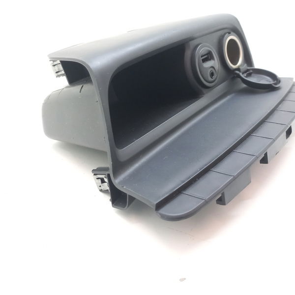 Acabamento Tomada Usb Do Painel Peugeot Griffe 1.6 2008 2016