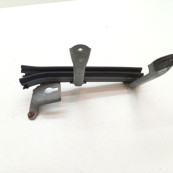 Guia Do Vidro Dianteiro Esquerdo Renault Fluence 2.0 2014