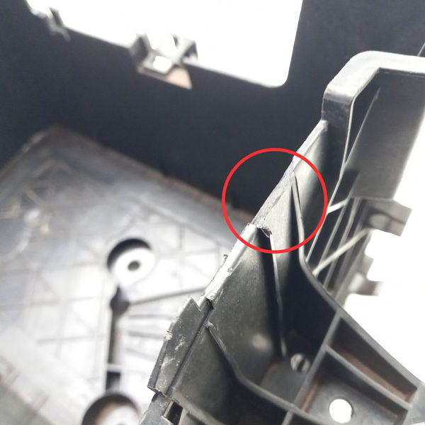Caixa Suporte Da Bateria C/detalhe Renault Fluence 2.0 2014