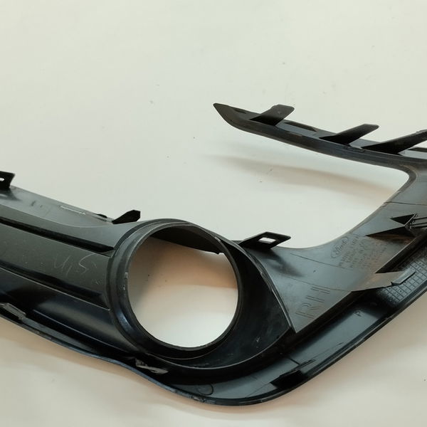 Moldura Farol De Milha Direito Com Detalhe Ford Ka 2019