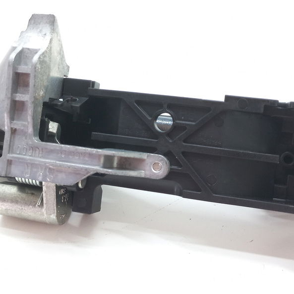 Maçaneta Externa Traseira Direita Nissan Livina Sl 1.8 2013
