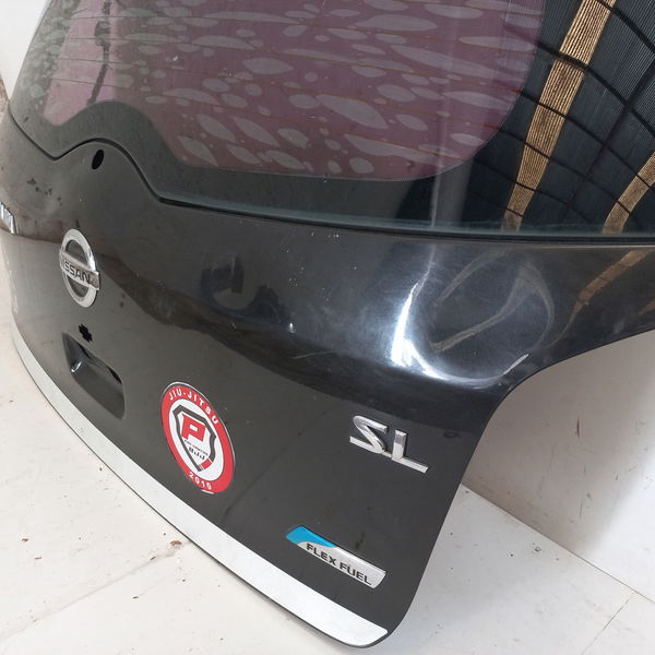 Tampa Traseira Com Detalhe Nissan Grand Livina Sl 1.8 2013