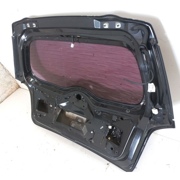 Tampa Traseira Com Detalhe Nissan Grand Livina Sl 1.8 2013