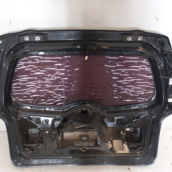 Tampa Traseira Com Detalhe Nissan Grand Livina Sl 1.8 2013