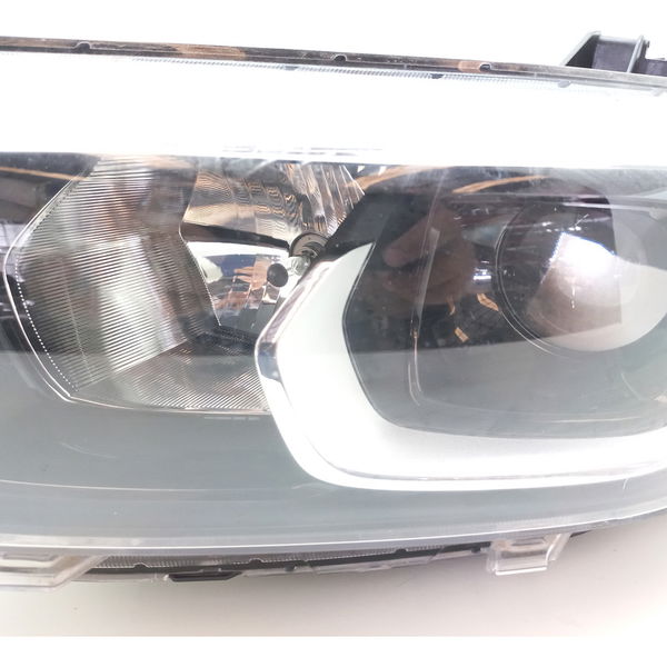 Farol Esquerdo Com Detalhe Chevrolet Tracker 12t 2021