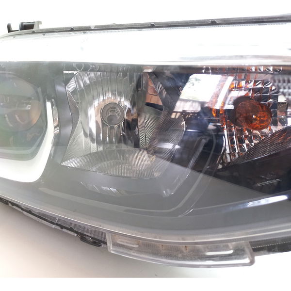 Farol Direito Com Detalhe Chevrolet Tracker 12t 2021