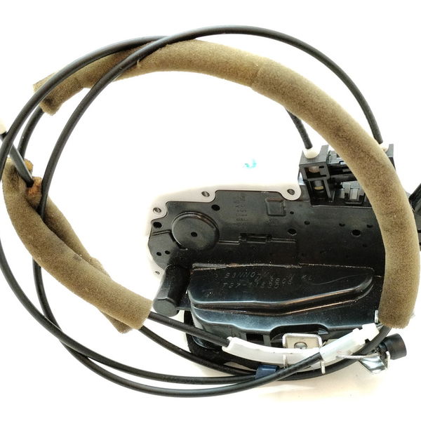 Fechadura Porta Dianteira Direita Nissan Livina Sl 1.8 2013