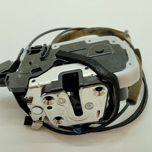 Fechadura Porta Dianteira Direita Nissan Livina Sl 1.8 2013