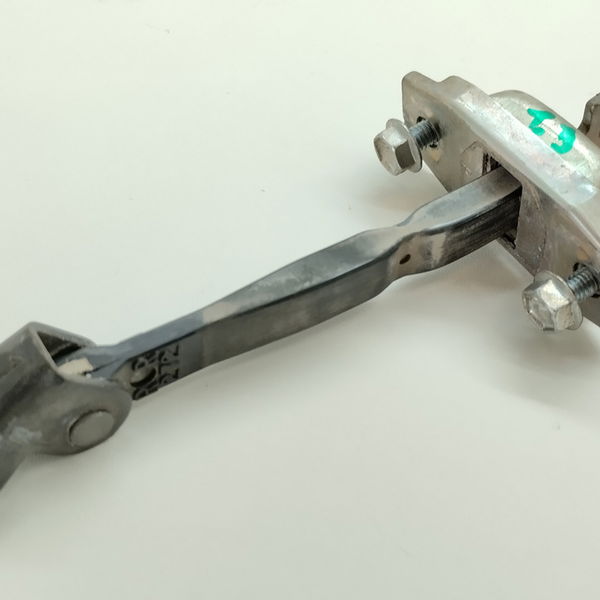 Limitador Porta Traseira Direita Hilux Sw4 Diesel 2011