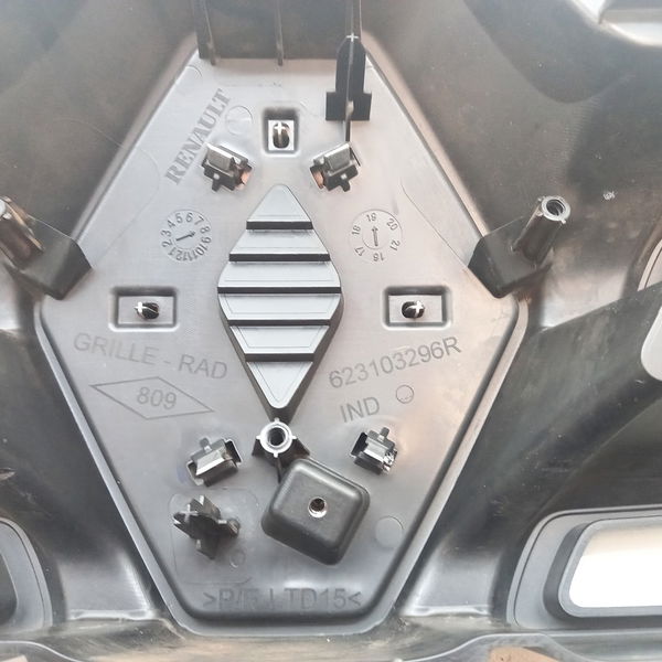 Grade Superior Frontal Renault Kwid Zem 2020