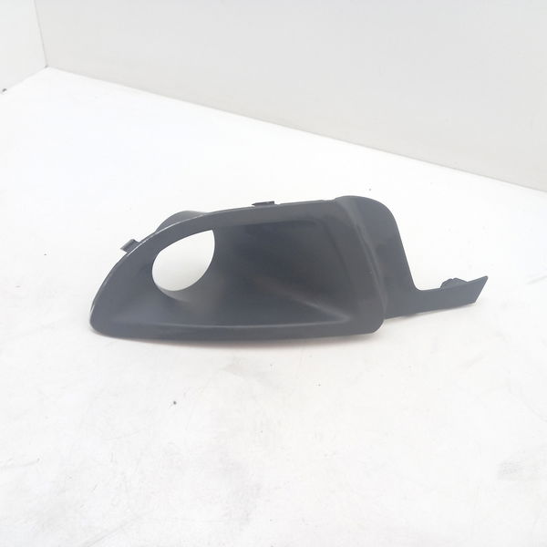 Moldura Farol De Milha Lateral Esquerda Fiat Siena El 2011