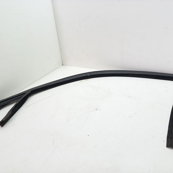 Guarnição Vidro Dianteiro Esquerdo Fiat Stilo 1.8 2010