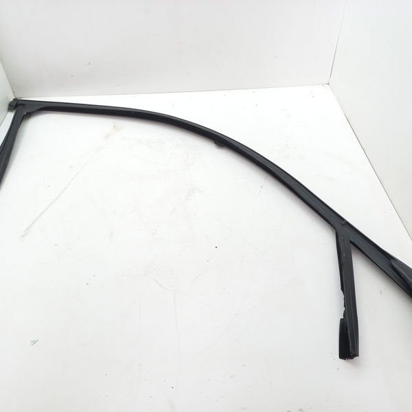 Guarnição Vidro Dianteiro Esquerdo Fiat Stilo 1.8 2010