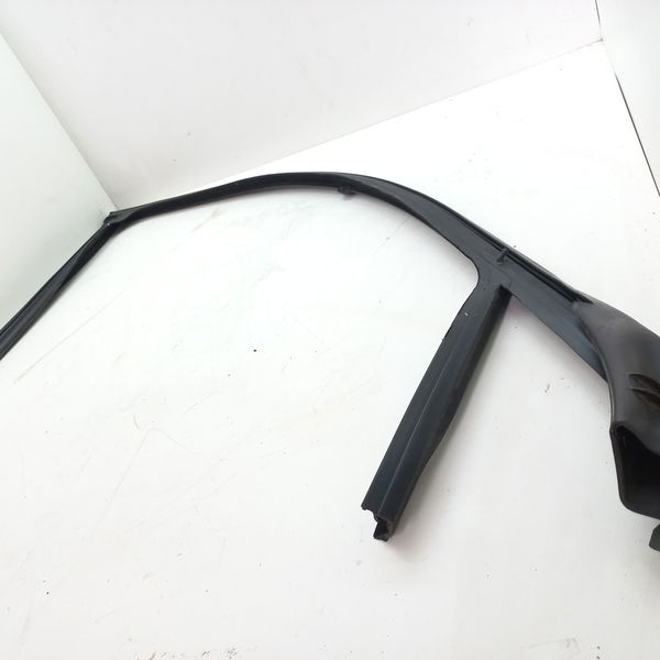 Guarnição Vidro Dianteiro Esquerdo Fiat Stilo 1.8 2010