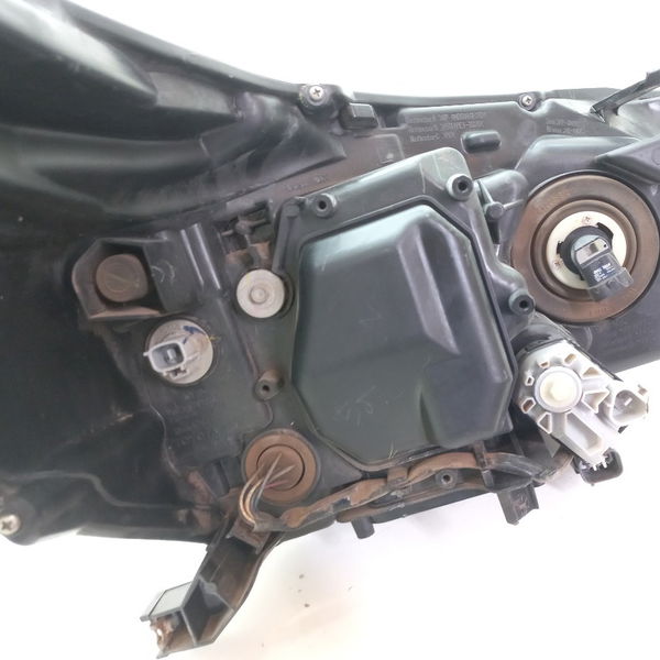 Farol Lado Esquerdo Com Detalhe Toyota Hilux Diesel 2017