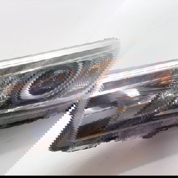 Farol Lado Esquerdo Com Detalhe Toyota Hilux Diesel 2017