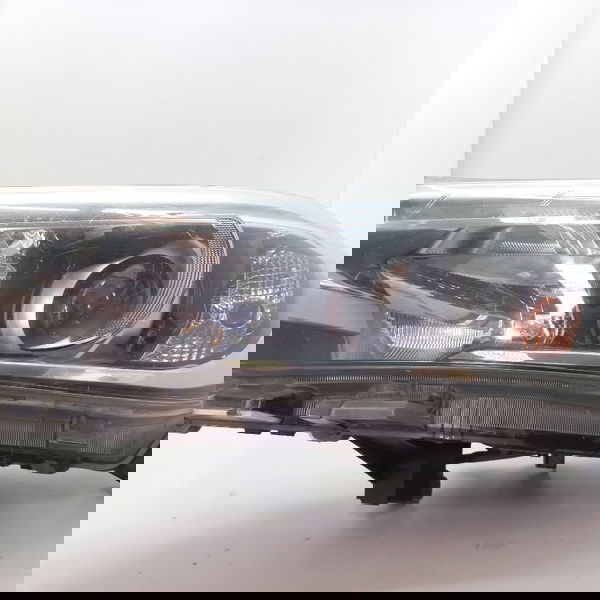 Farol Lado Esquerdo Com Detalhe Toyota Hilux Diesel 2017