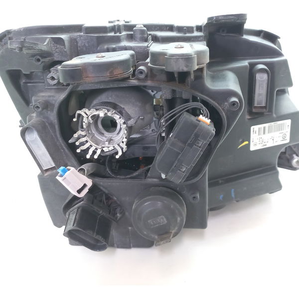 Farol Lado Esquerdo Com Detalhe Vw Amarok 2018 Usado