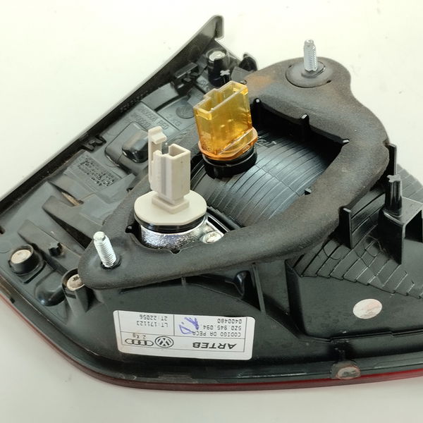 Lanterna Da Tampa Traseira Direita Vw Fox Connect 1.6 2018