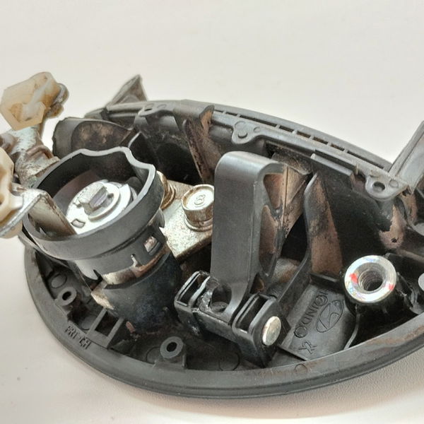 Maçaneta Externa Esquerda Hyundai Hr 2.5 Diesel 2014