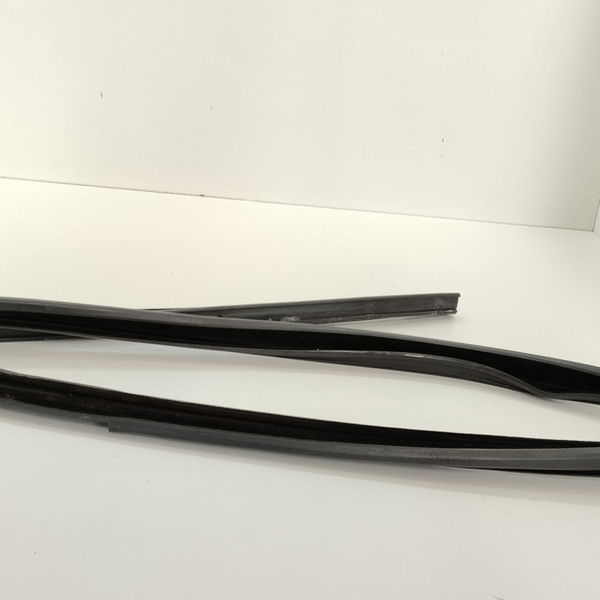 Guarnição Vidro Dianteiro Direito Peugeot 408 2.0 2012
