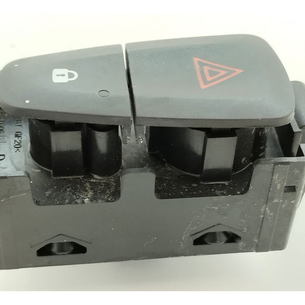 Botão Do Alerta Renault Logan Life 1.0 2021