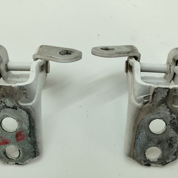 Dobradiça Porta Dianteira Direita Nissan Versa S 1.6 2017