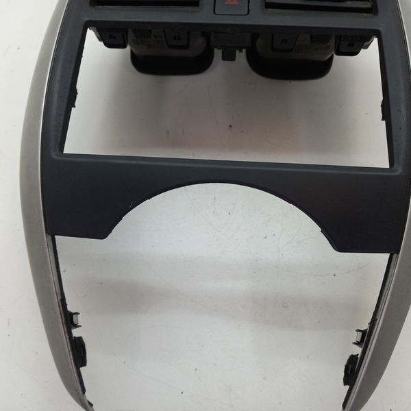 Moldura Do Radio Alerta Nissan Versa S 1.6 2017