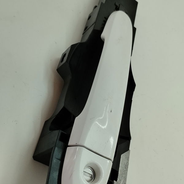 Maçaneta Externa Dianteira Esquerda Nissan Versa S 1.6 2017