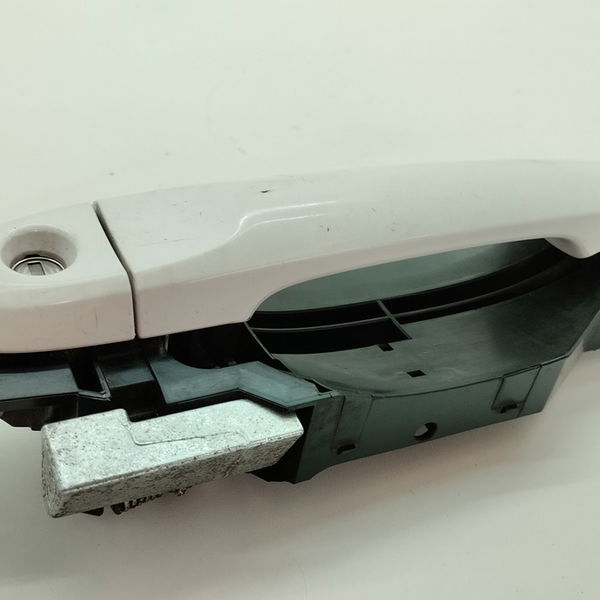 Maçaneta Externa Dianteira Esquerda Nissan Versa S 1.6 2017