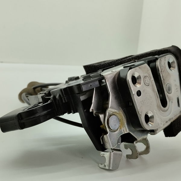 Fechadura Porta Dianteira Direita Nissan Versa S 1.6 2017