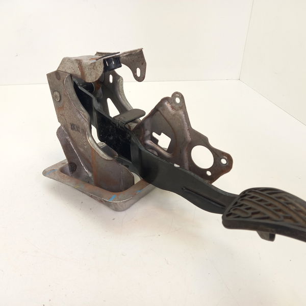 Pedal Do Frio Nissan Versa S 1.6 2017