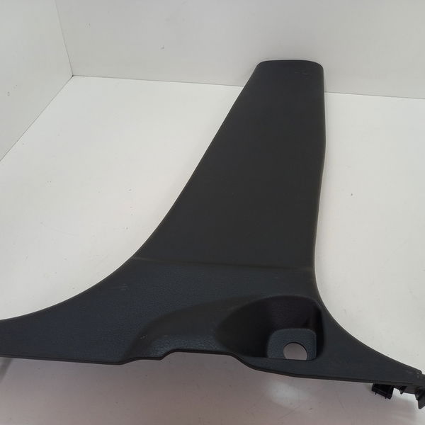 Acabamento Coluna Central Esquerda Nissan Versa S 1.6 2017