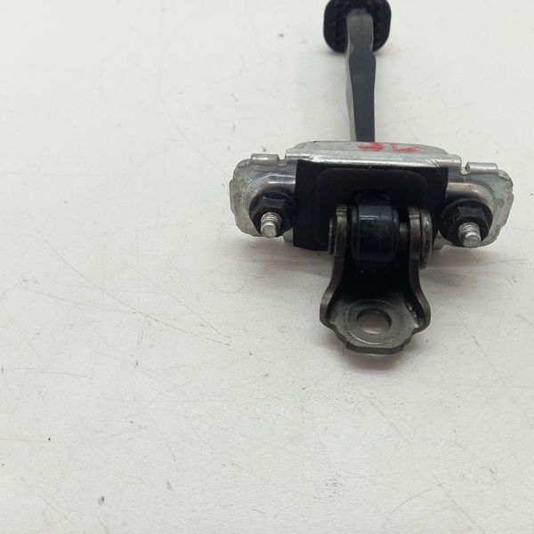 Limitador Porta Traseira Esquerda Chevrolet Onix 1.4 2016