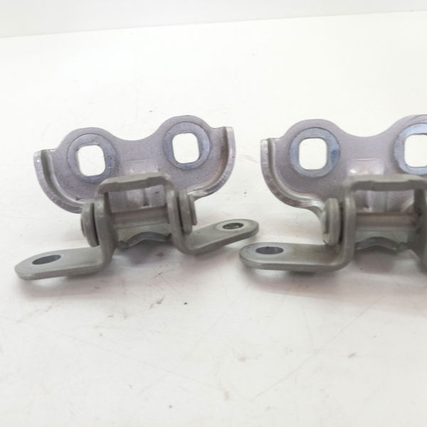 Dobradiça Porta Dianteira Esquerda Chevrolet Onix 1.4 2016