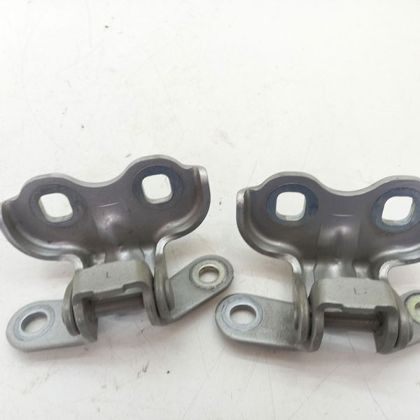 Dobradiça Porta Dianteira Esquerda Chevrolet Onix 1.4 2016