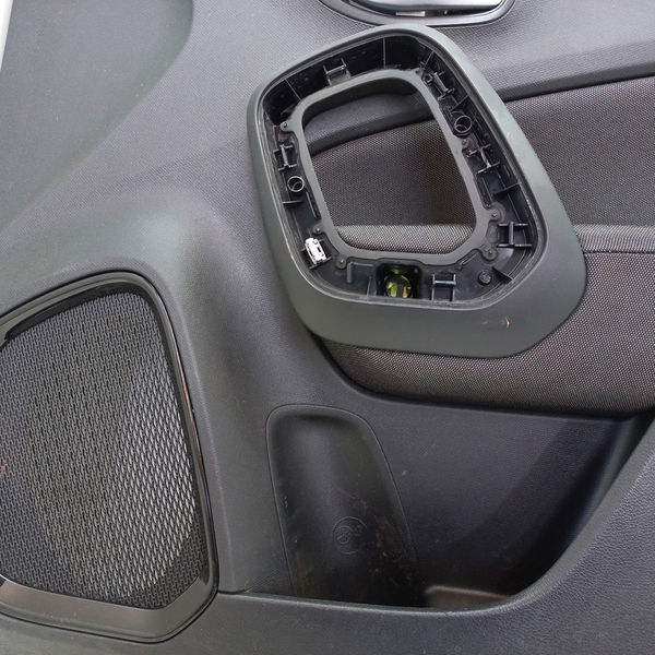 Forro De Porta Dianteira Direito Fiat Toro Freedom 1.8 2017