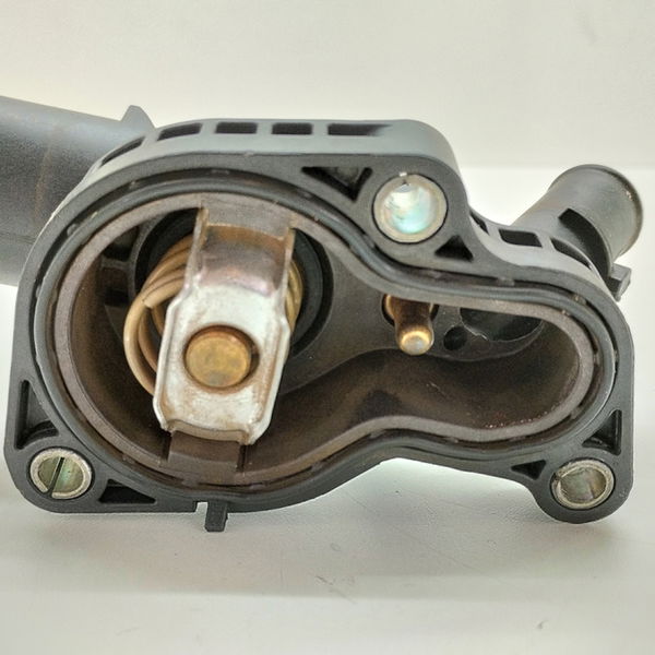 Carcaça Da Valvula Termostatica Fiat Toro Freedom 1.8 2017