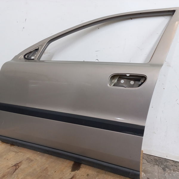 Porta Dianteira Esquerda Volvo S60 2.4t Lpt 2003