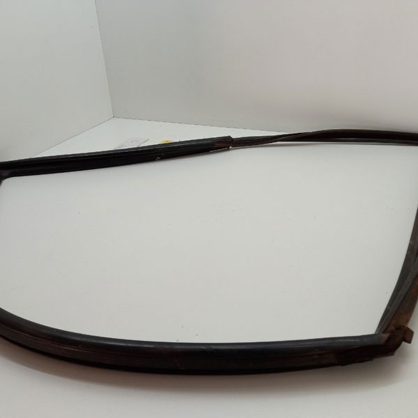 Canaleta Porta Traseira Direita Toyota Hilux 2014