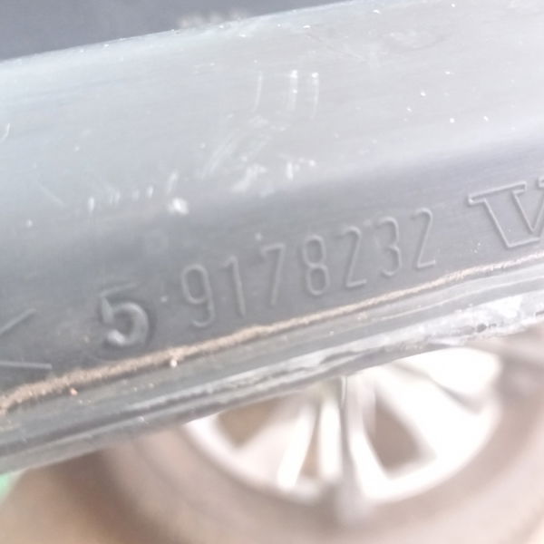 Spoiler Lado Direito Com Detalhe Volvo S60 2.4 Lpt 2003