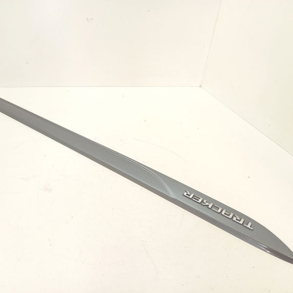 Friso Porta Dianteira Esquerda Chevrolet Tracker 12t 2021